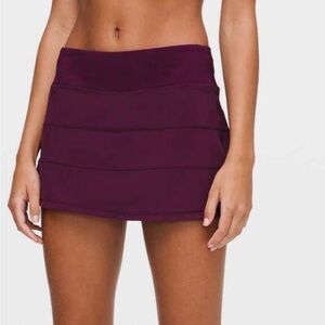 Lululemon Pace Rival size 6 mid rise skirt. Color burgundy. Great condition